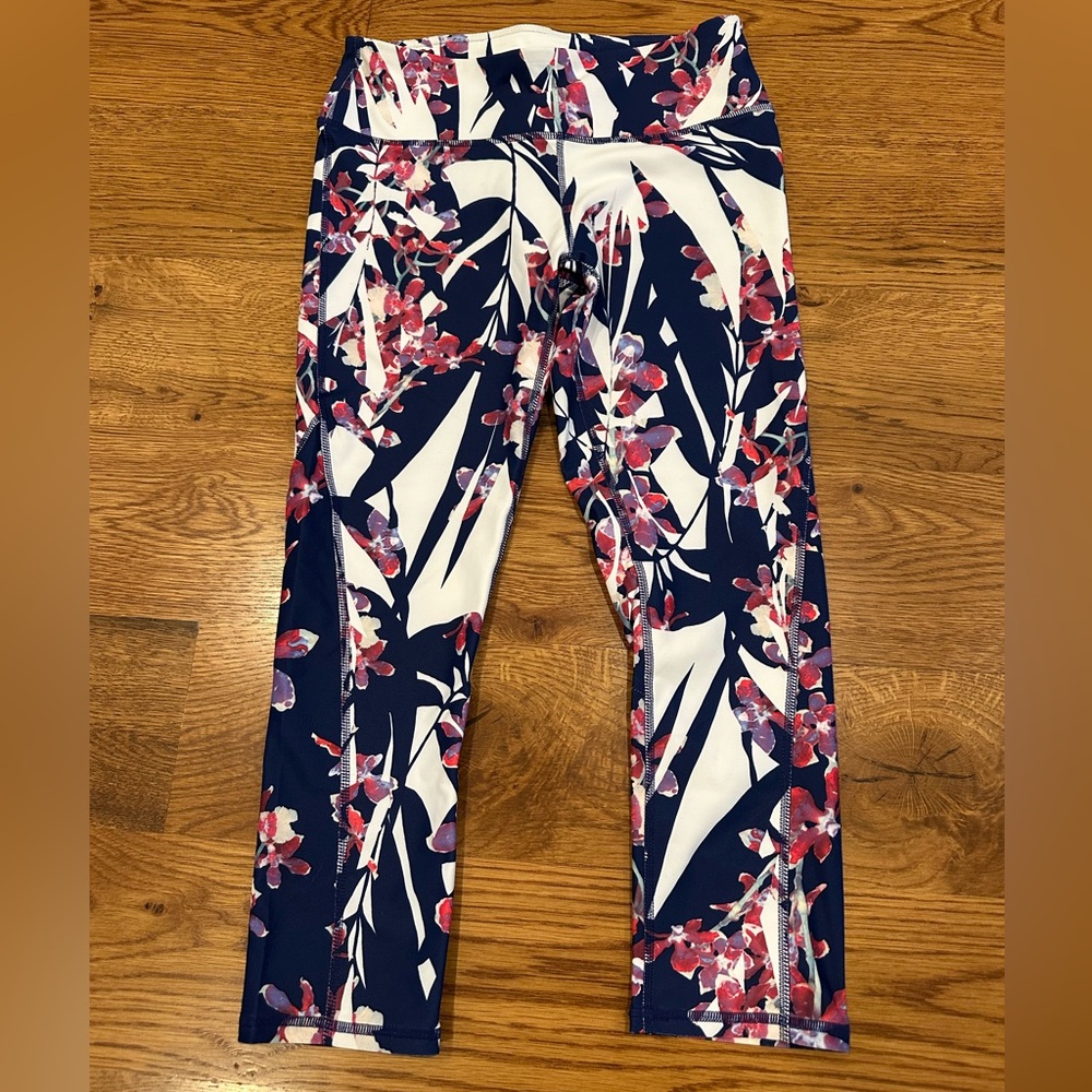 NWOT Fabletics cropped leggings. Size women’s XXS